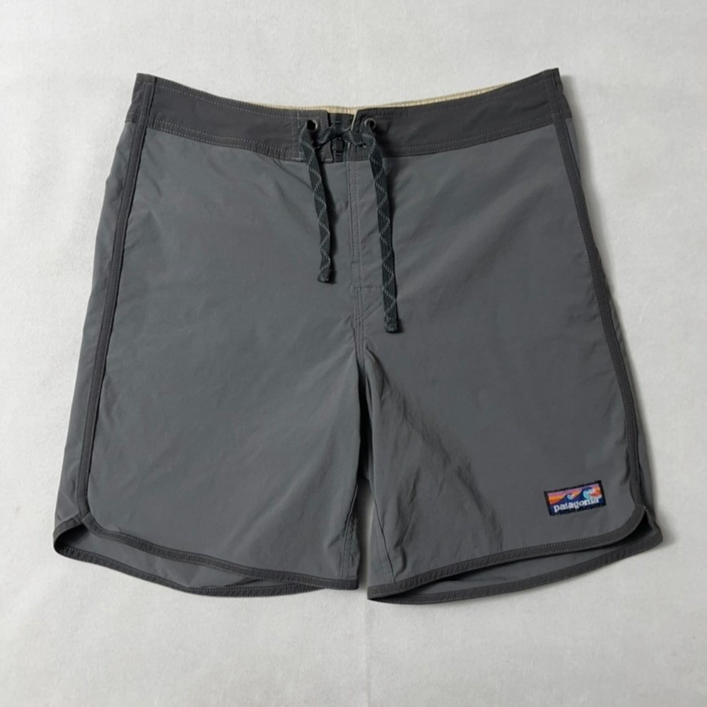 Patagonia Wavefarer Board Shorts Men 32 Gray